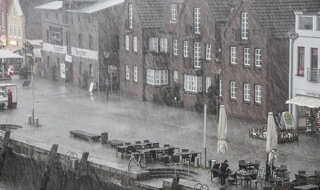 rain-1479303_640