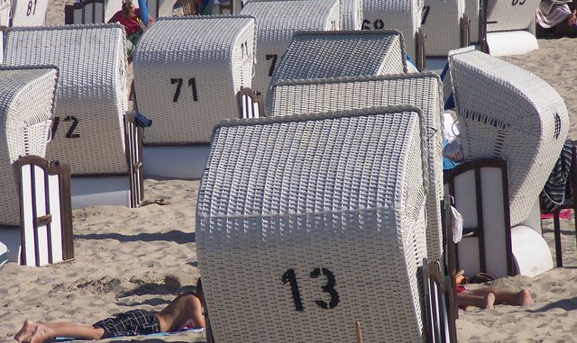 beach-chair-381180_640