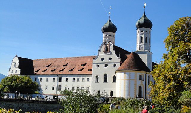 monastery-208380_640