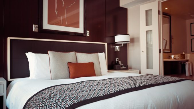 hotel-room-1447201_1280