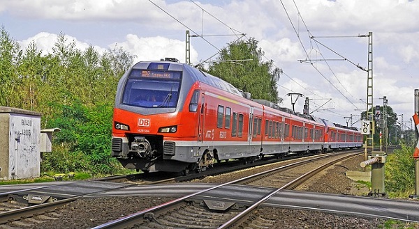 regional-train-1817255_640