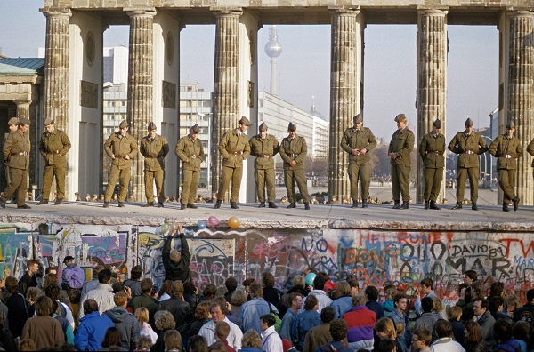 Fall of the Berlin Wall: border guards of the National Army securing the Wall at the Brandenburg Gate, Berlin, Germany